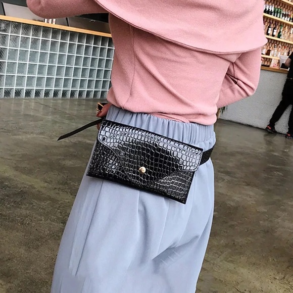 Lowered❗️Waist Bag - Picture 2 of 4